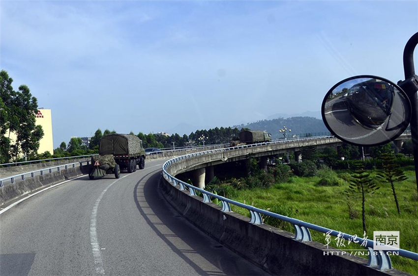 ��;����