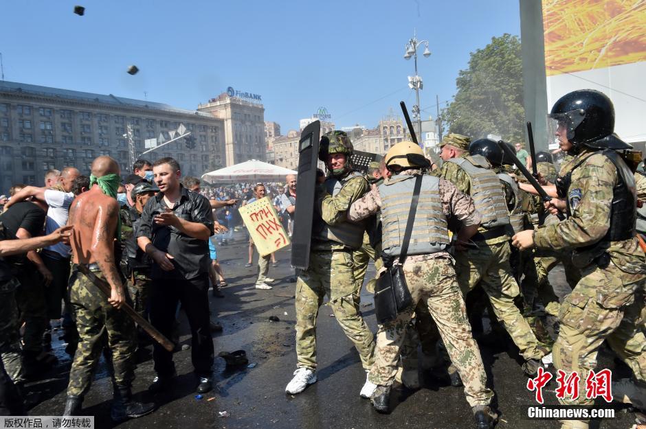 ���壺�ڿ������������㳡����������ͻ��3��