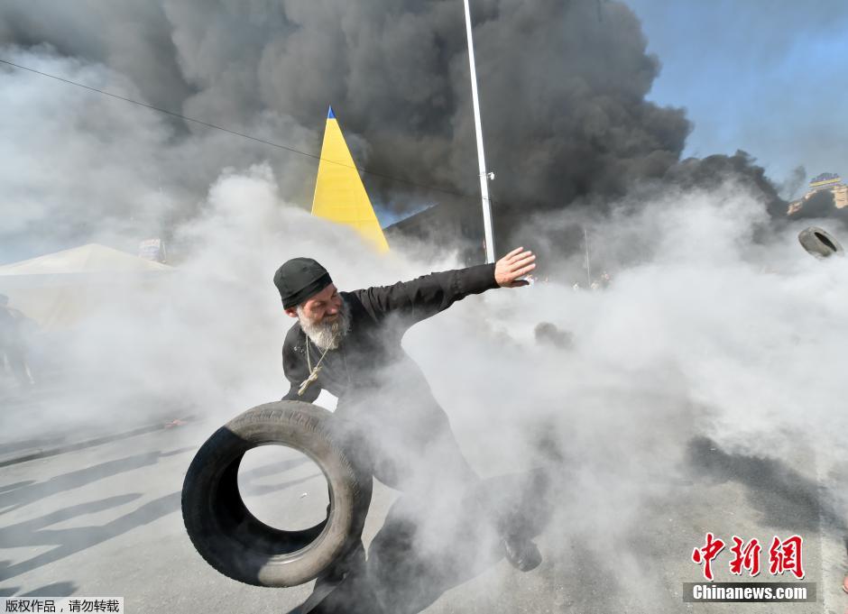 ���壺�ڿ������������㳡����������ͻ��2��