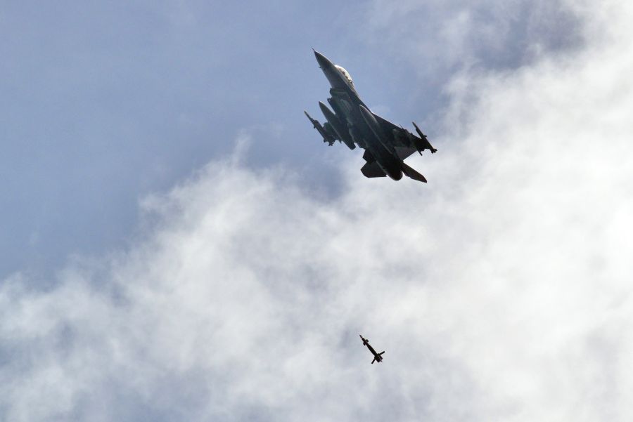 ���壺����F-16���������泬�Ϳշ��С�4��