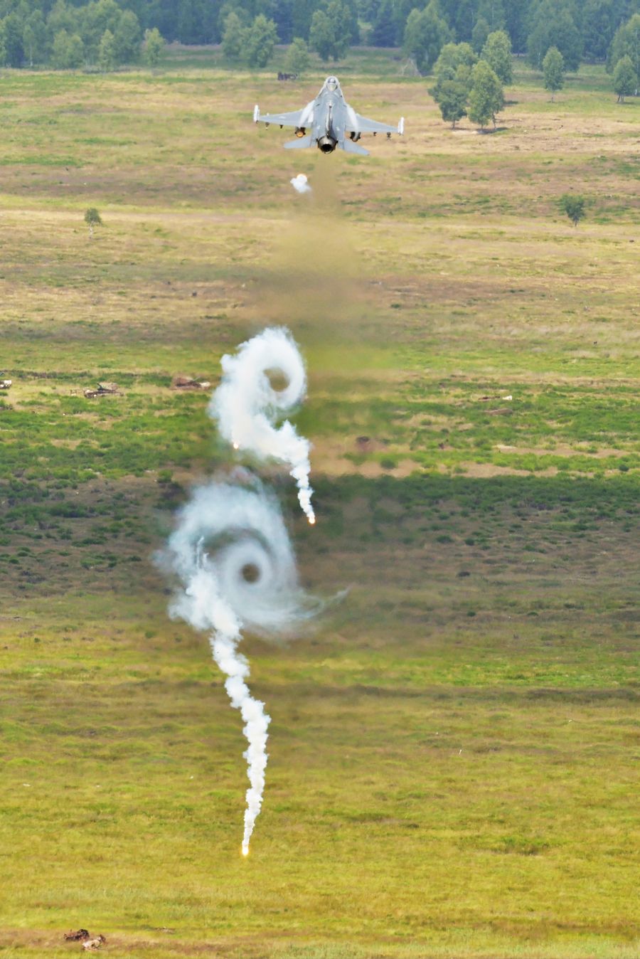 ���壺����F-16���������泬�Ϳշ��С�2��