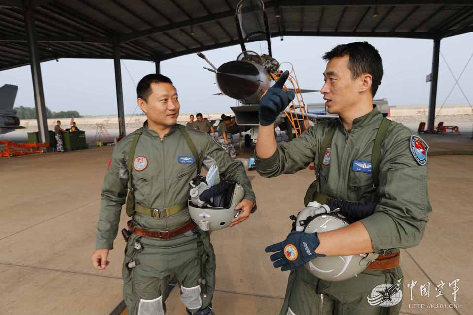 ��ս����������Ա�໥������