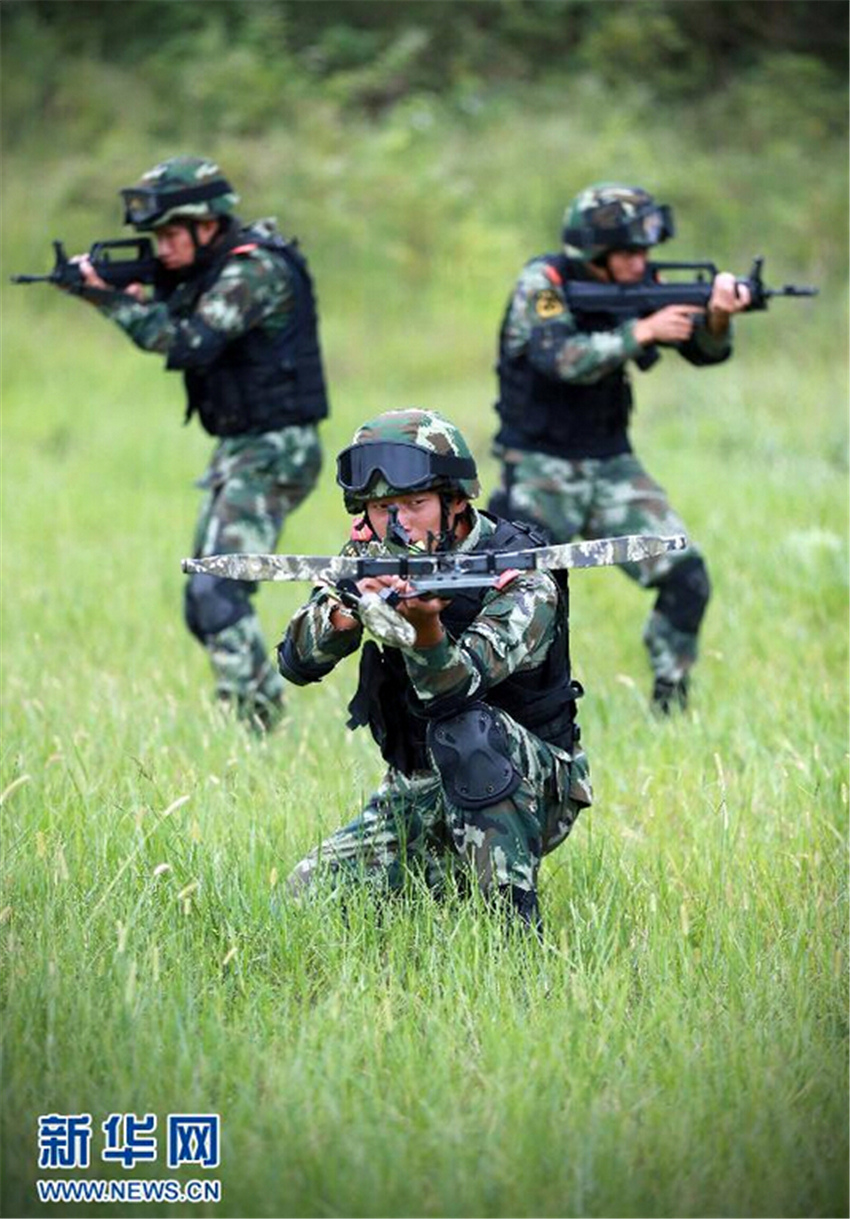 8��14�գ��侯�����ܶӹ���֧�ӡ��۾���ͻ���ӡ���Ա��ǰ����Ұ���ֳֹ�����׼