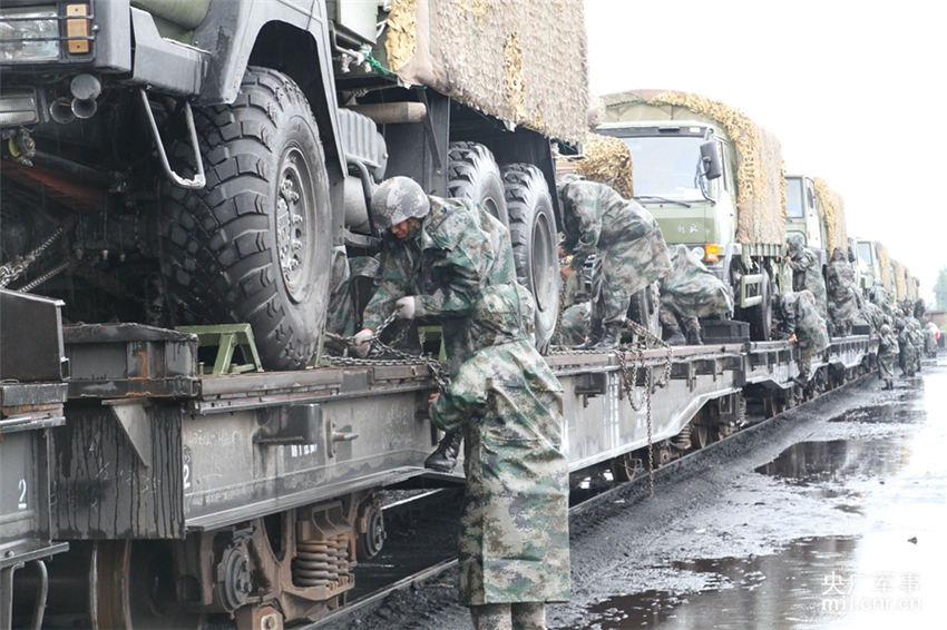 ��������2014���A���������ػ�����Ħ�л�����;�У�����������������Ϯ����������Ա�ֽ���졣���� ��