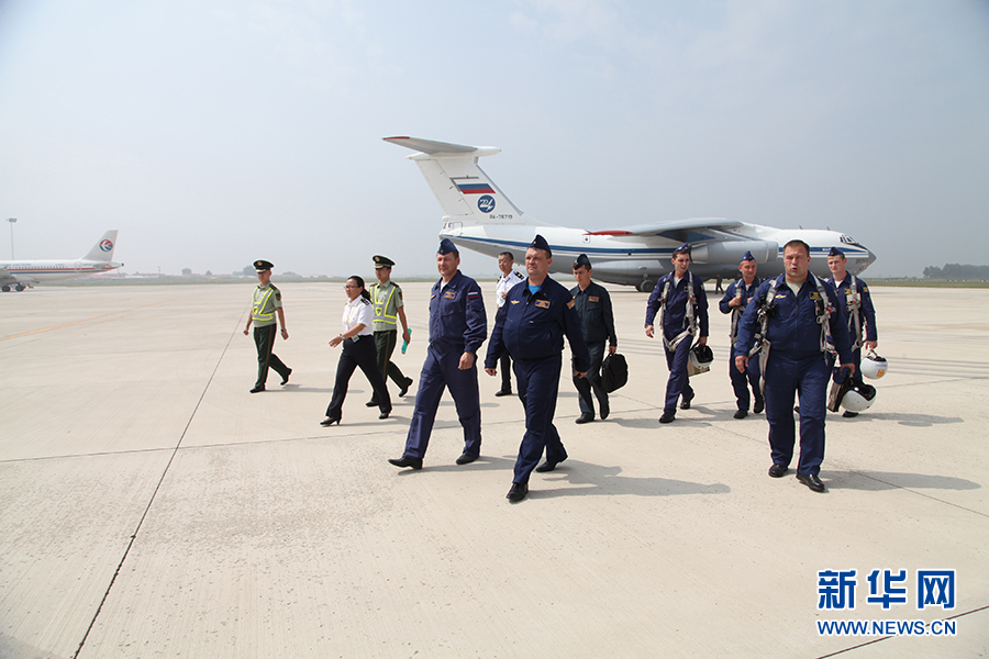 ����������Ա���·ɻ���������