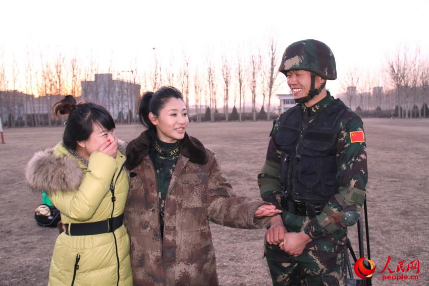 ĳ���ֲ���սʿ��������Ů�ѷǳ��м�����ϼΪ���ǰ����˱�����������ʽ��