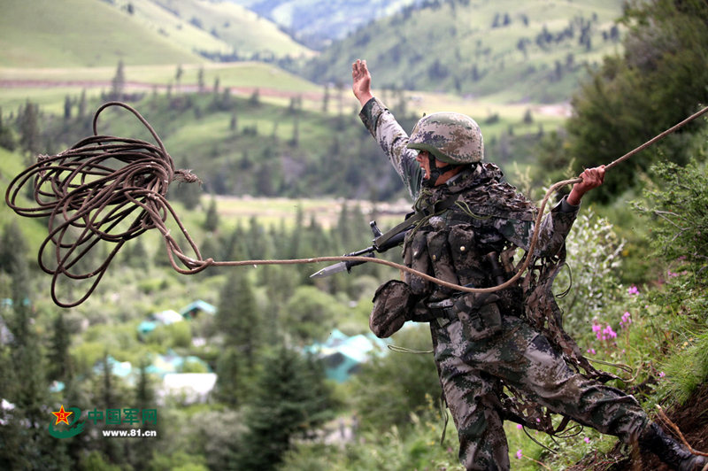 ���壺פ������������ɽϿ����ս 95ʽ��ǹ�Ҵ̵���5��