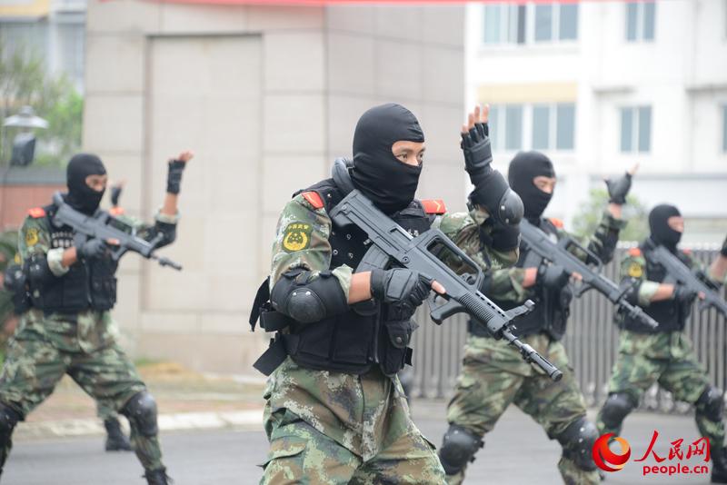 ս������