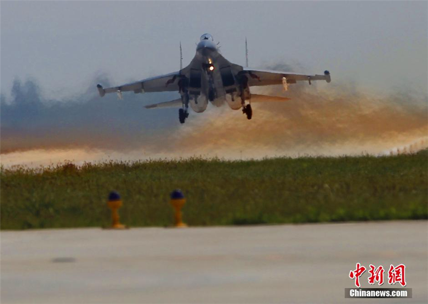 ���壺�ϺϾ����з���-11�ߺ�-7ս��Ⱥ����ѵ����5��