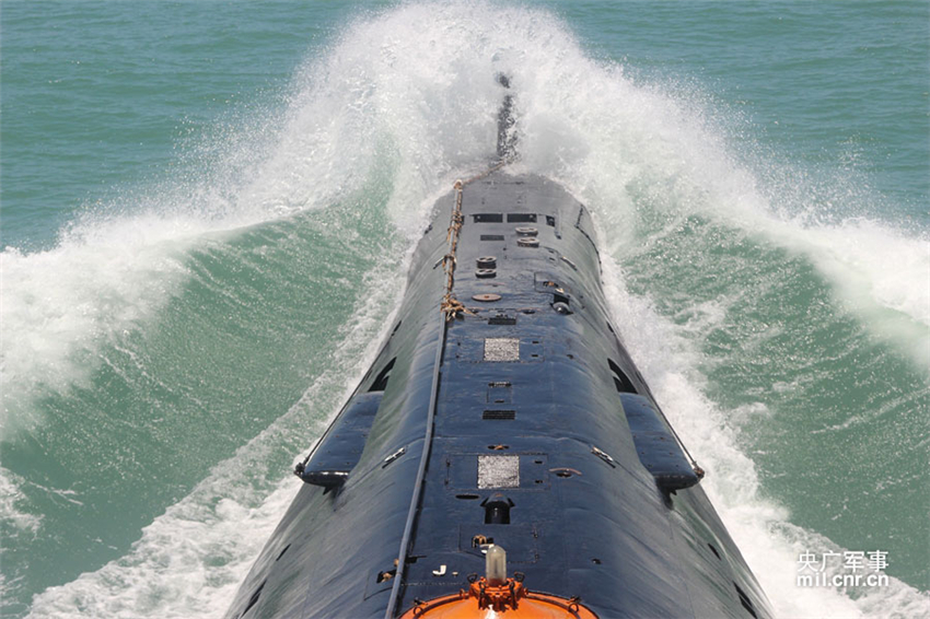 ĳͧ�ڽӵ�����󣬽�����ս������������Ŀ�꺣���У����������ף�һ�ٴݻ�Ŀ��