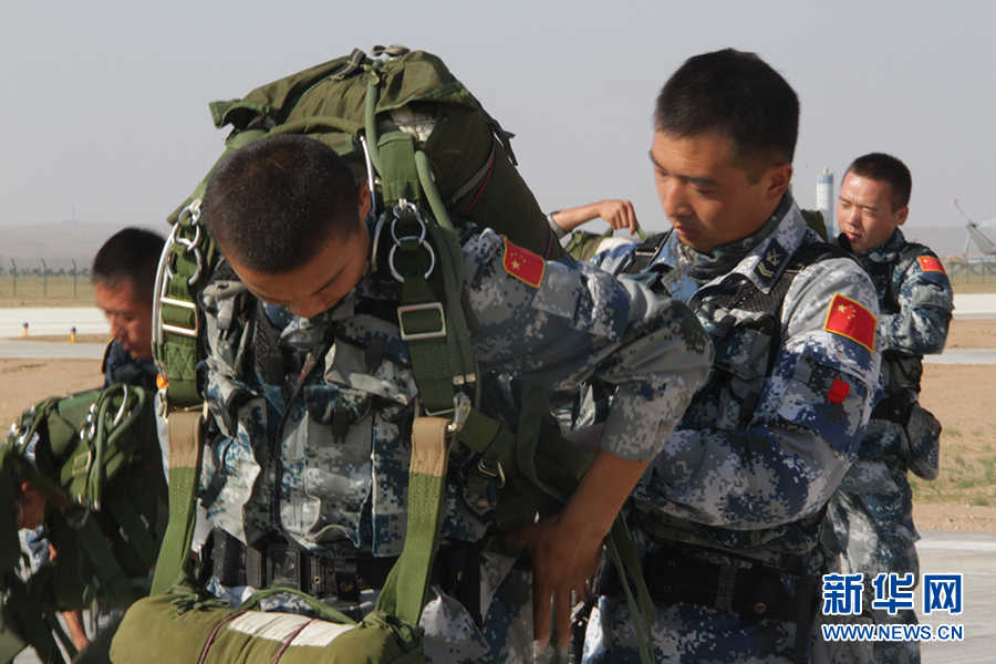 ����һ�鴩��װ�������� ��