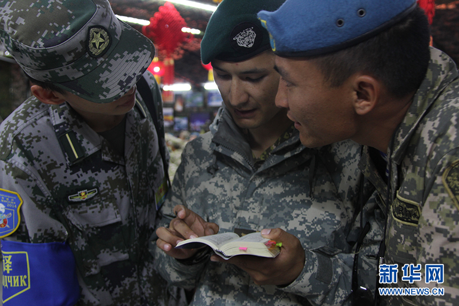 �ڴǵ�İ����£���ͬ���ҵľ��˽��н�����������