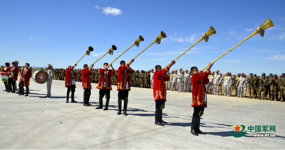 ���壺������˹̹����չʾ�����Ļ�����ɫ���±��ݡ�4��