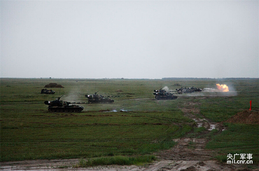 ���ݵĵ�65���ž�ĳ�ڱ��÷�̹���ڽ��л�����Ϯ���¾�����Ӱ