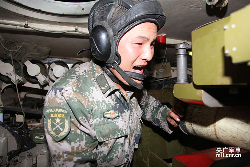 ���ݵĵ�65���ž�ĳ�ڱ��÷�̹����װ����װ���ڵ���������Ӱ