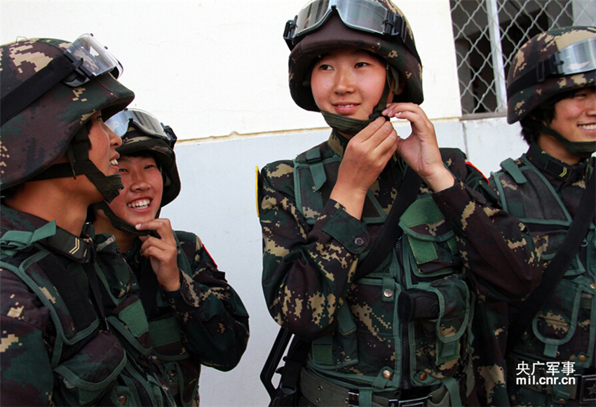 ͼΪŮ����ս��Ա����ѵ����϶��������Ȥ�¡�л¶Ө  �� 