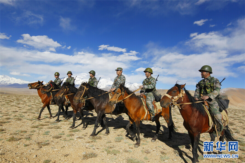 ѧԱ�����ں���4300���׵����׶���ԭ�߷�����Ѳ�ߡ����� ��