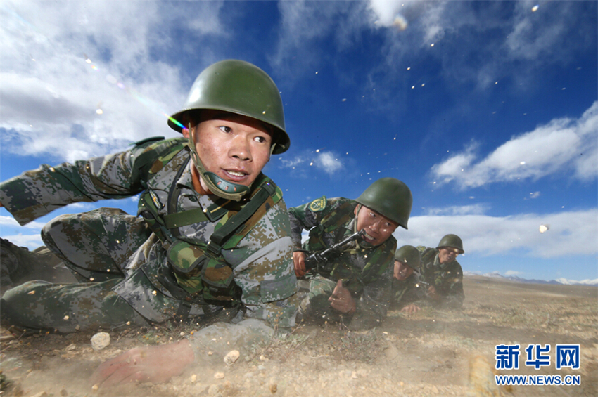 ѧԱ���ں���4300���׵����׶���ԭ����ս��ѵ�������� ��