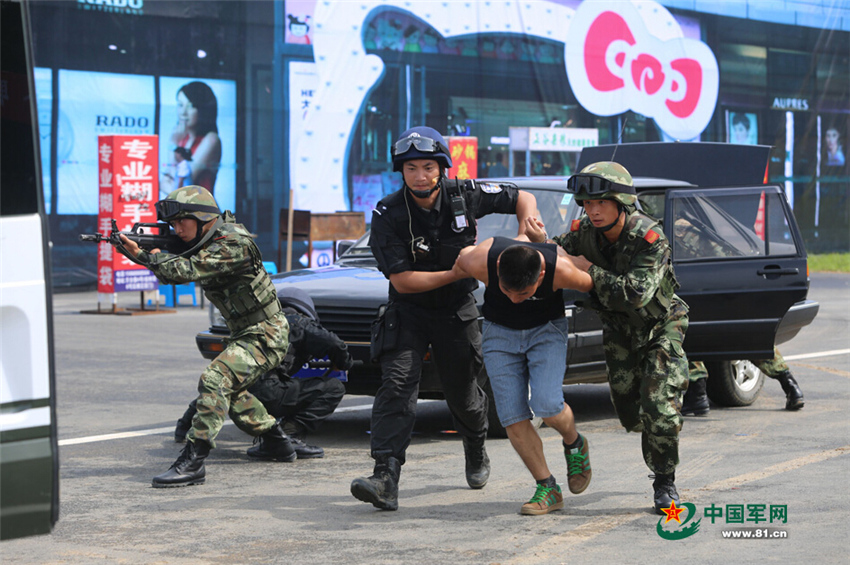 8��22�գ��侯�㽭�ܶ����㽭ʡ�����ؾ��������о��С���ѵ�����ڡ���ս������������ͨѶԱ�������