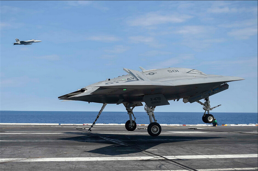X-47B���˻��볬����Ʒ�ս�������ϲ���