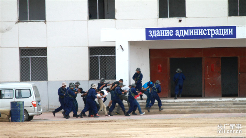 �ֲ�������ͼ��ǹɱ����ΪҪЮ����ʹ���ϲ��Ӿ����Ӧ�������������л¶Ө �� 