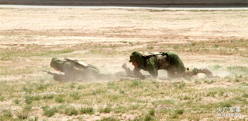 �ڸ���ͻ���ֶ��ڻ��£���ս�ֶ�ͻ�����Ĺ㳡��ͻϮ������ʡ�л¶Ө �� 