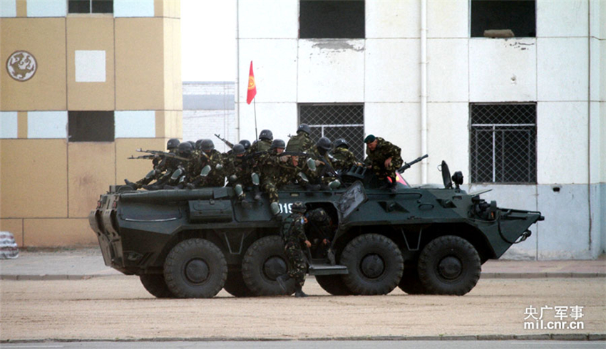 �ڸ���ͻ���ֶ��ڻ��£���ս�ֶ�ͻ�����Ĺ㳡��ͻϮ������ʡ�л¶Ө �� 