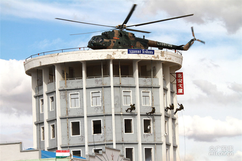 �ڸ���ͻ���ֶ��ڻ��£���ս�ֶ�ͻ�����Ĺ㳡��ͻϮ������ʡ�л¶Ө �� 