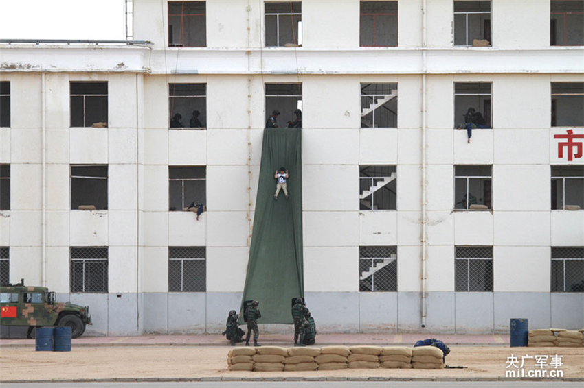 �з���ս֧Ԯ����з�����ҽ�ƶ�Ա�������ֱ����������������¥ʵʩ������л¶Ө �� 