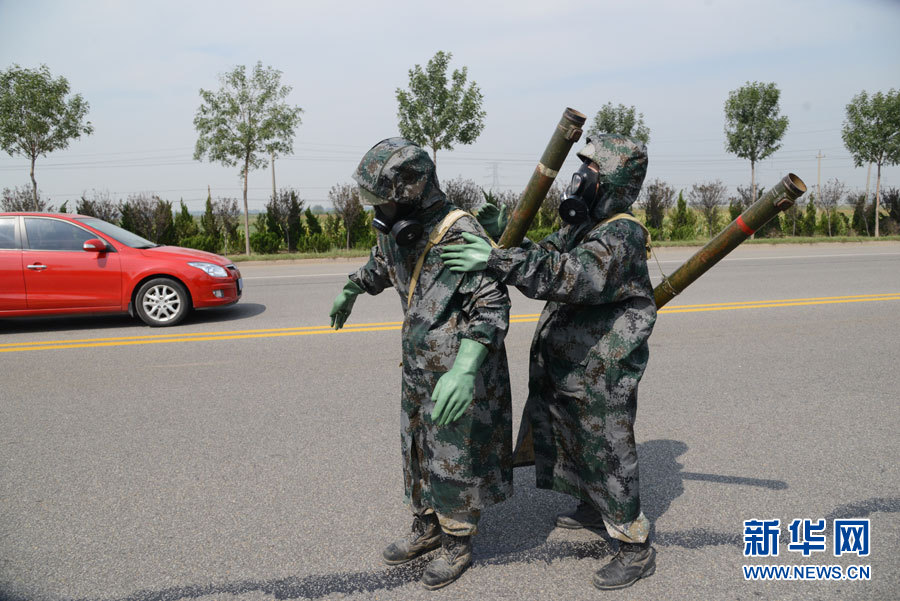 ͼΪ9��5�ղμ���ϰ�ĳɶ�����13���ž���������ս�������н��з��л�ѧ����Ϯ�����������갲��