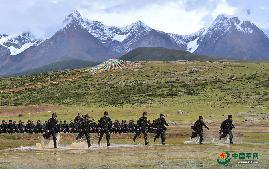 �����ϣ�սʿ���˷ܵ��ܲ���С���Լ����������