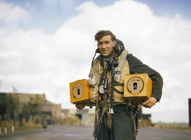 ���ӱ��Ž�����׼�����Ϻ�ը�����ڷɻ������¹ʻ�������ʧ�������£���Щ���ӽ�����ͨ��