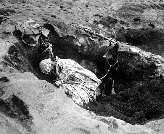 1945��2�£�����ǵ���һ��ʿ��������Ϣ�����Ķű�Ȯ�����桱���Ա�վ��