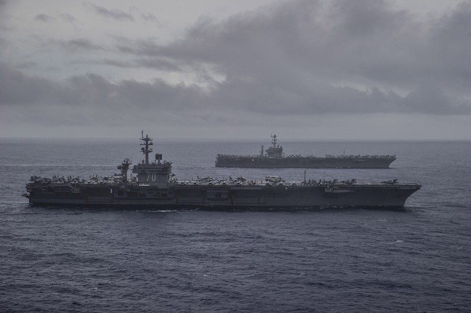 ���壺����չʾ˫��ĸ��F-22���ӱ�ӡ�8��