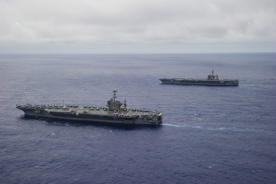 ���壺����չʾ˫��ĸ��F-22���ӱ�ӡ�17��