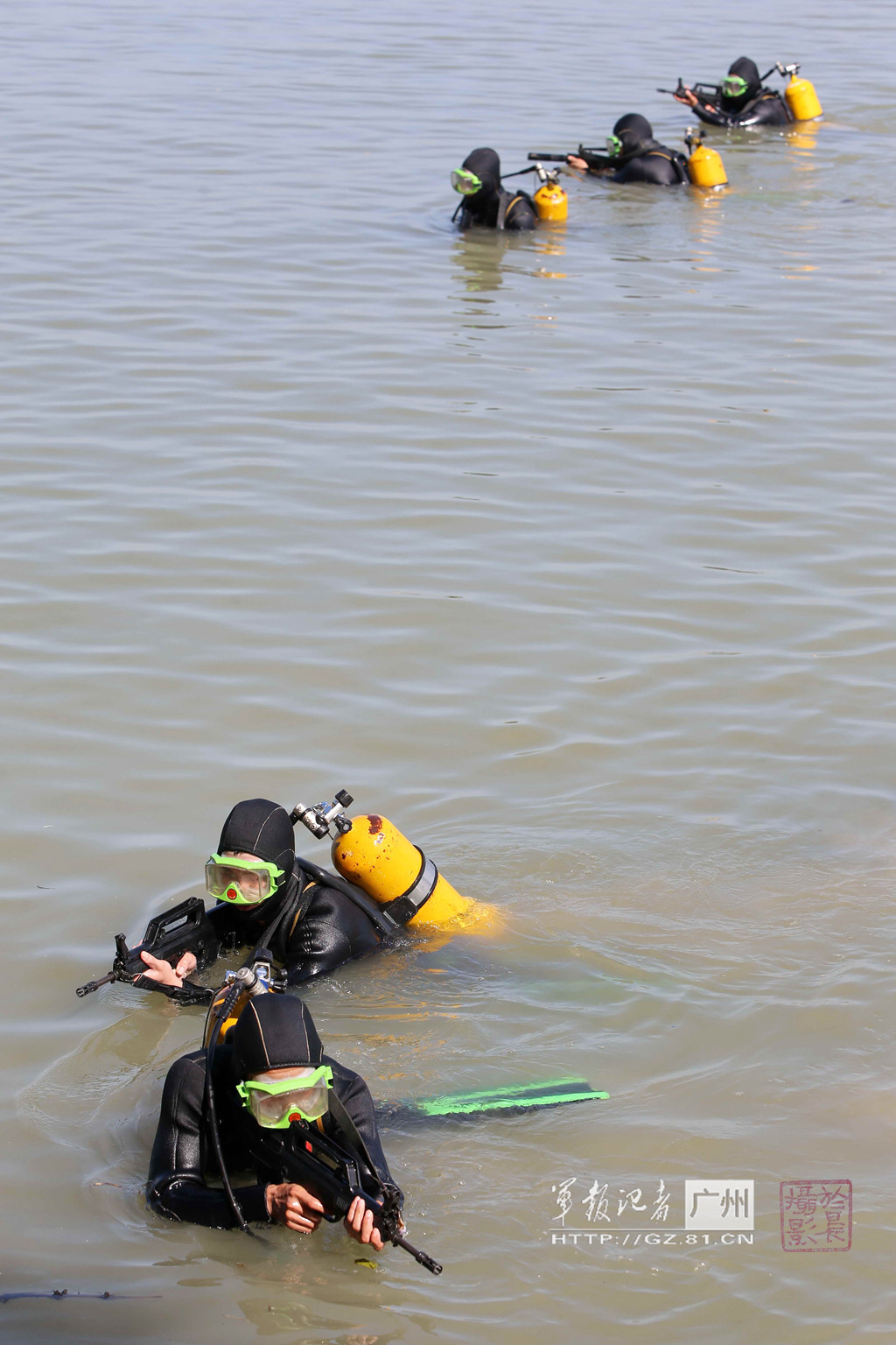 �����ˡ�Ǳ��Ŀ��ˮ����е�½