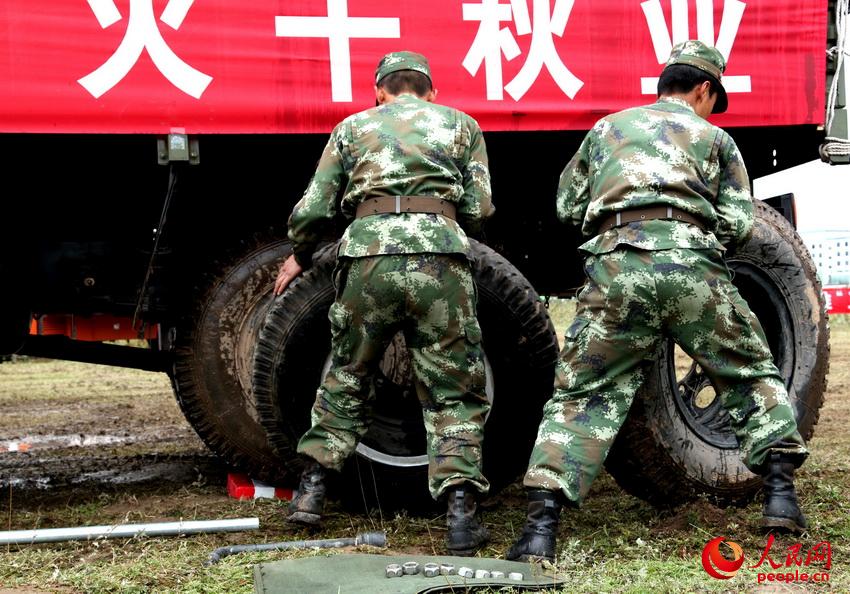 9��16�գ��侯����ɭ���ܶӺ��ڱ��Ϸֶ��ڽ��п��ٸ�����̥����