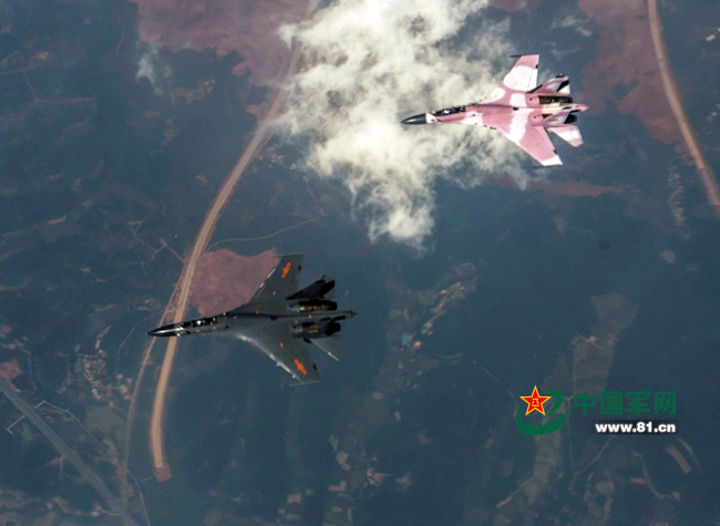 ���壺���жԿ�ѵ���ַ�ɫͿװ��-30��2��