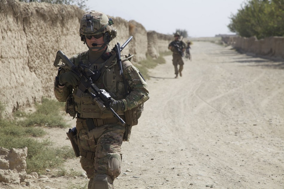 ����С����ΧѲ�ߵ�����ʿ��