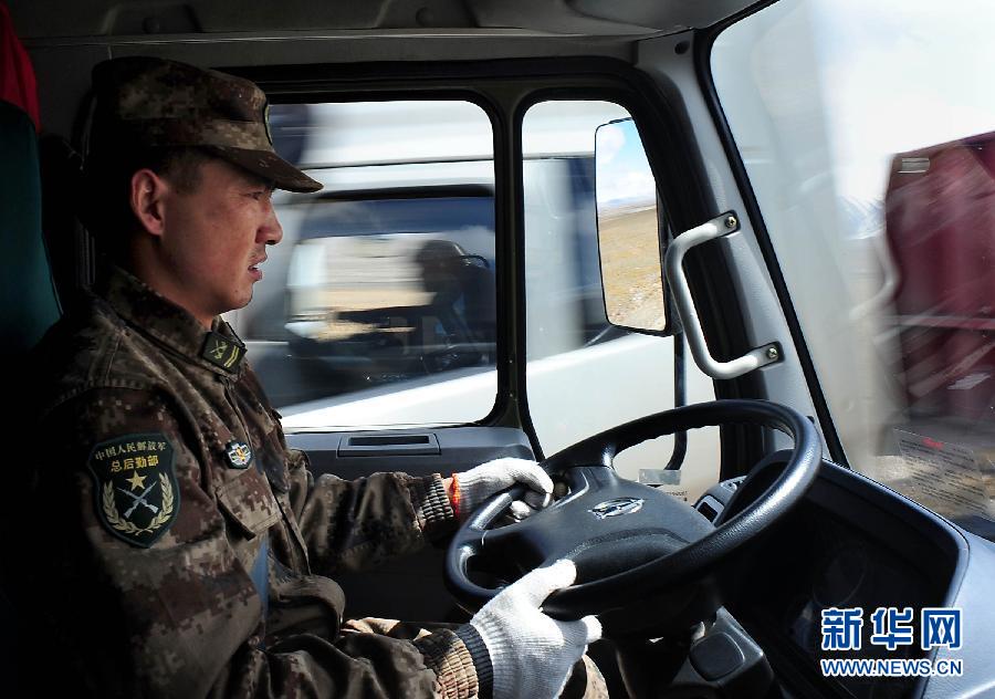 ��ر�վ��ĳ�����ž�����ʿ����骼ݳ���ʻ��ͨ���ƹ���ɽ�ڵ�·����