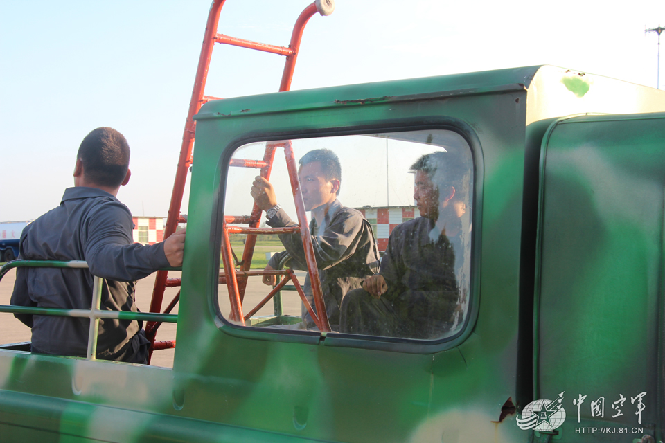 ��ΰ��ս����ִ�б�������һ˿����