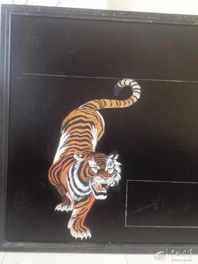 ��ΰ�ںڰ屨�ϻ����ϻ���ָ��Ա˵���Դ���ΰ���������жӣ�ÿ�κڰ屨���ȿɴ���û�ù��ڶ���