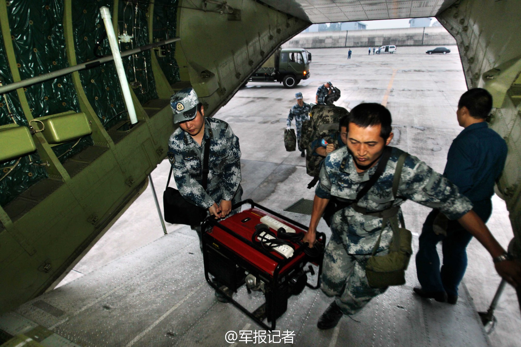 ����:��-8�ɻ�����7�����ʵִ��ն�������3��