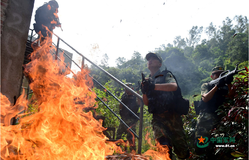 ����:�侯�㶫ʡ�߷��ܶӳ��������ʵս���ܡ�3��