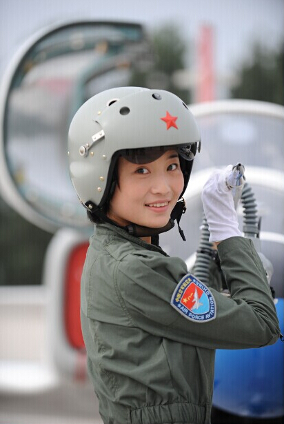 ���񡪡����ڹ���60�����ı�ʽ�ϼݻ���Խ�찲�Ź㳡�����ڵ�λ��-10��װ���׸����ɣ��㲻�����������裬�ڽ������̨�Ϸ����Ȼ������ǡ�����˫ȫ���ķ��콾Ů��