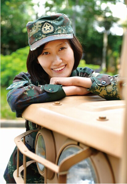 ����骡�����ʼ�������ڻ�Į��ڣ�ÿ������������װ��Ϊ�飬����Ů�Ե�ϸ������������һ����ǹ��õ��ľ��ʹ��¡���ΪŮ�ӵ������������ŵ��ų��������Լ�����Ϊչʾ���������޵��ں���