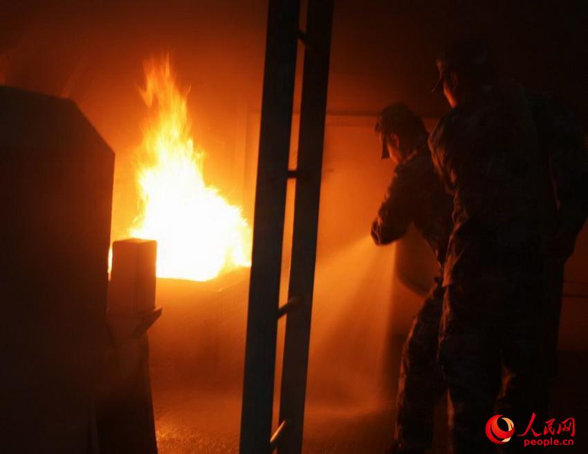 ���＾�ڣ��������ӻ��㽨�������Ⱥ��·�ߣ���֯����һ�߹�Ħ����Ӣ����