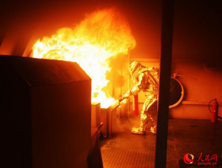 ���＾�ڣ��������ӻ��㽨�������Ⱥ��·�ߣ���֯����һ�߹�Ħ����Ӣ����