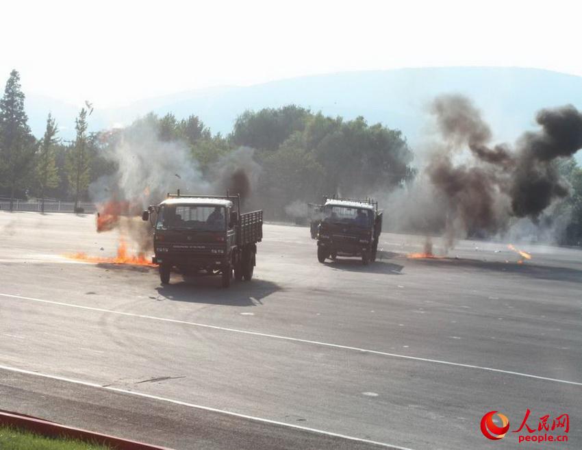 ���＾�ڣ��������ӻ��㽨�������Ⱥ��·�ߣ���֯����һ�߹�Ħ����Ӣ����