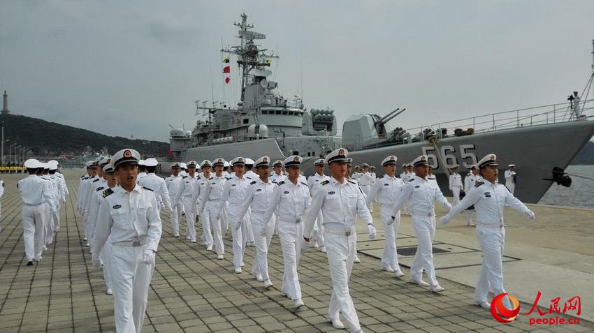 ���＾�ڣ��������ӻ��㽨�������Ⱥ��·�ߣ���֯����һ�߹�Ħ���׽�����